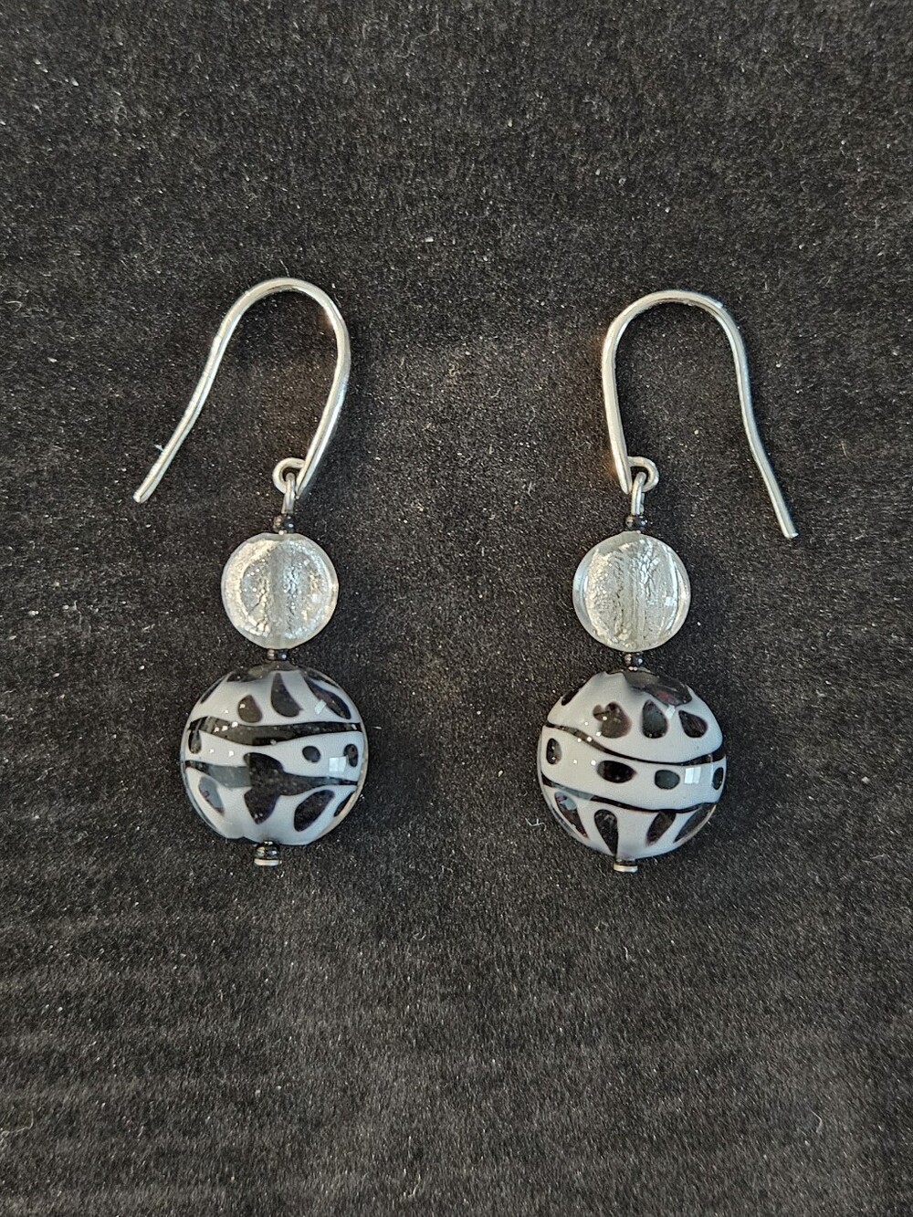 Black & White Art Glass Beaded Dangle Earrings Silver Tone 2” Drop